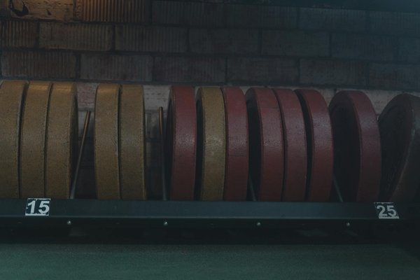 Maximizing Endurance: Essential Nutrition Tips for Long-Distance Swimmers in the UK